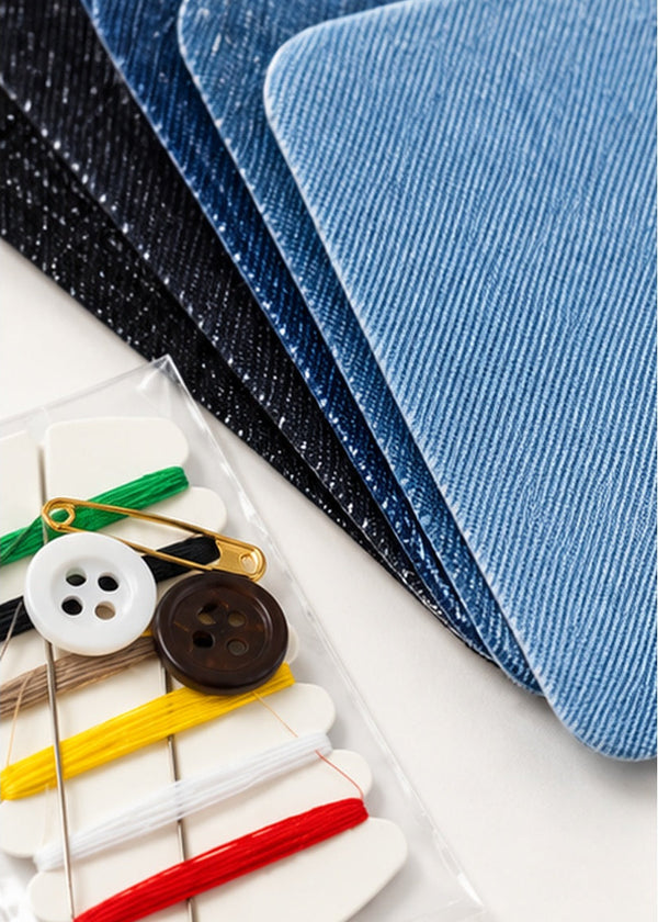 Jeans-Reparaturset: Bügelflicken und Nähzeug